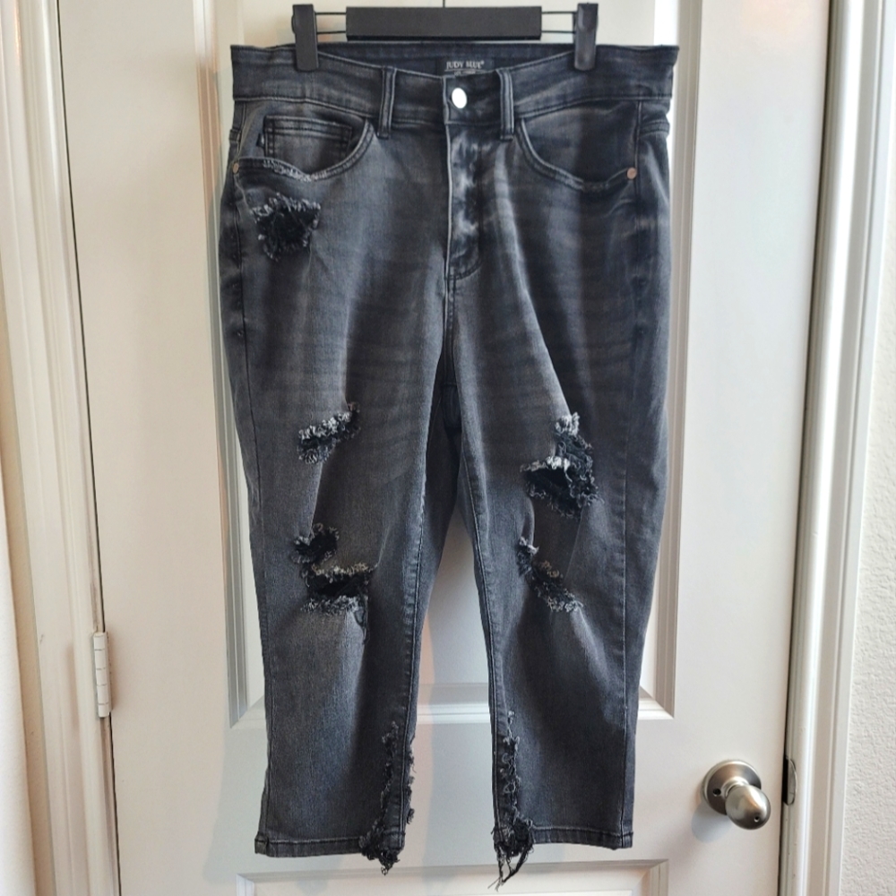 JUDY BLUE Skinny Fit Capri size 16w, stretchy fit!